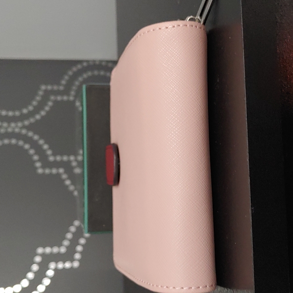 Guess Wallet - Picture 3 of 4